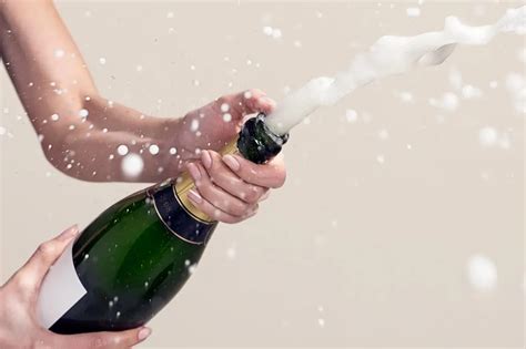 ¿Qué sucede cuando descorchamos el champagne?