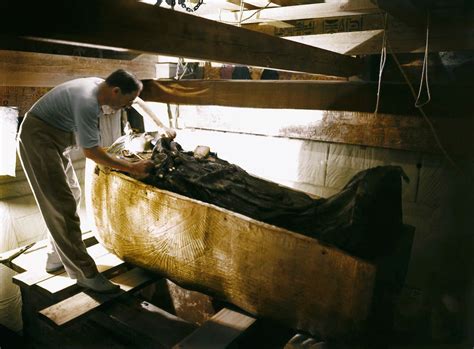 Discovery of King Tut's Tomb Told Through Colorized Photos