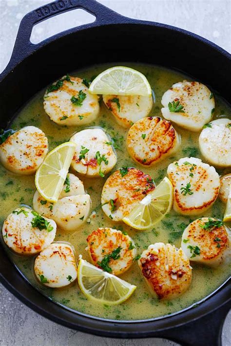 Garlic Butter Scallops with Lemon Sauce | Easy Delicious Recipes