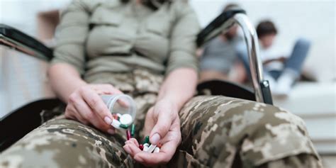 Hydrocodone Addiction: Behavioral and Physical Signs in Veterans - Best ...