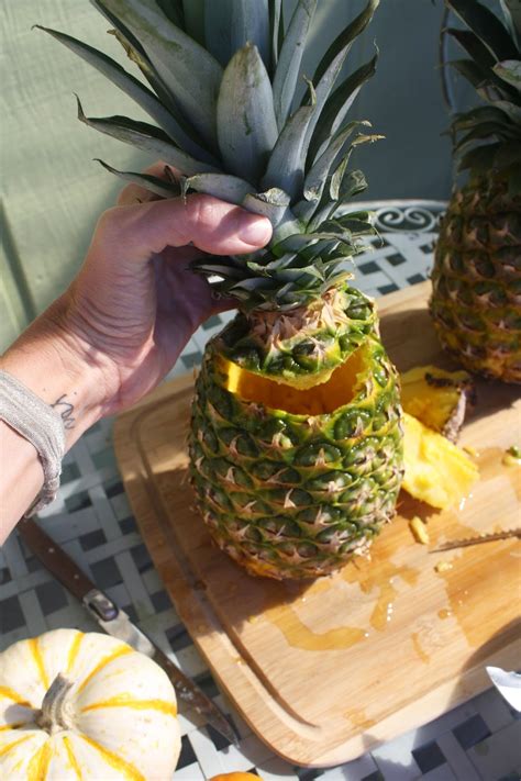 Carving pineapples – CherJoy Blog