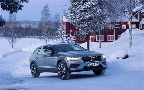 2023 Volvo V60 photos - 1/1 - The Car Guide