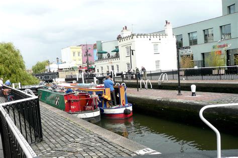 LONDON CAMDEN TOWN CANAL BOAT GOING THRU LOCK | Camden town, Camden ...