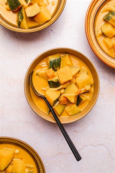 Creamy Kabocha Squash Curry with Chickpeas - Desiree Nielsen