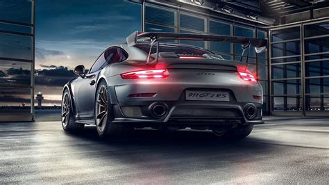 Is the 2018 Porsche 911 GT2 RS still a "widowmaker"?