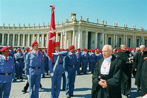 2000 Knights of Malta in St. Peter’s for the nine centuries of life of ...