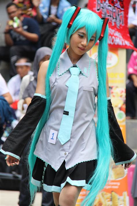 Hatsune Miku Cosplay by dejikodaioh on DeviantArt