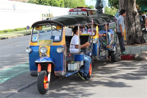 Getting Around Bangkok by Boat - Routes and Trips