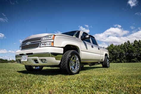 One Slick Silverado: Joe Edenbeck's Two-Tone LBZ Duramax