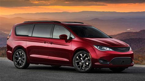 Chrysler Celebrates 35 Years Of Minivans At 2019 Chicago Auto Show ...