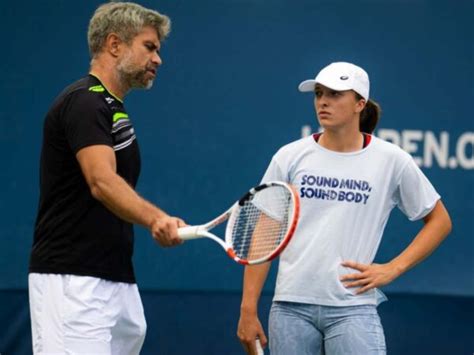 Iga Swiatek's coach Tomasz Wiktorowski named 2023 WTA Coach of the Year ...