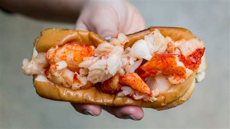 Shark Tank franchise Cousins Maine Lobster opens a Memphis food truck