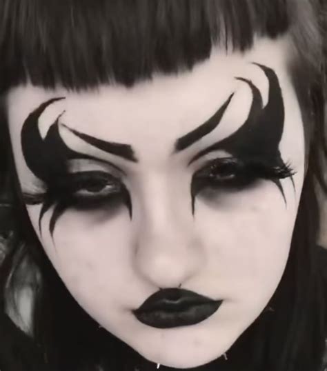 goth makeup in 2022 | Emo makeup, Goth makeup, Gothic makeup