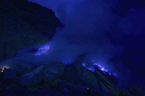 The Dark Secret of Kawah Ijen, Indonesia’s “Blue Fire” Volcano