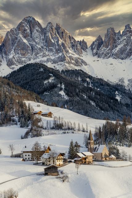 Scenic winter view of Funes Valley (Val di Funes), Alto Adige ...