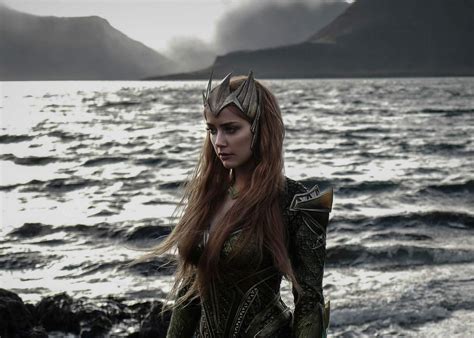 Look: Amber Heard in New Mera Costume on Aquaman Set - GeekFeed