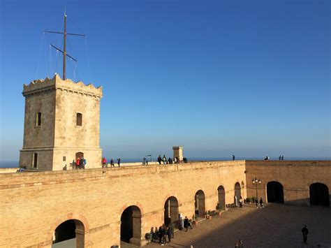 Old Town, Montjuïc Hill & Castle Visit, Barcelona | kimkim