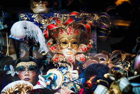 The Complete Guide to Venetian Carnival Masks - The Creative Adventurer