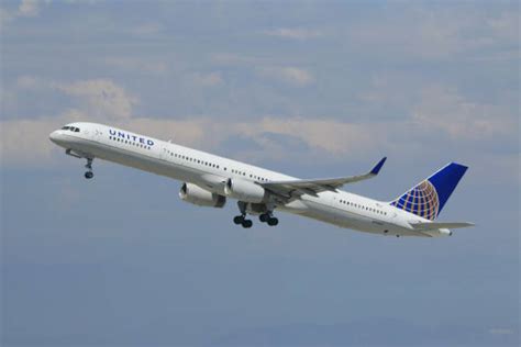 170+ Boeing 757 United Airlines Stock Photos, Pictures & Royalty-Free ...