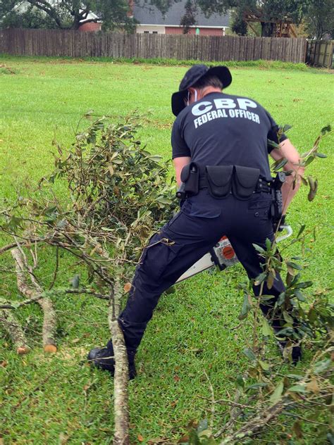 CBP officers and US Border Patrol agents help clear - NARA & DVIDS ...