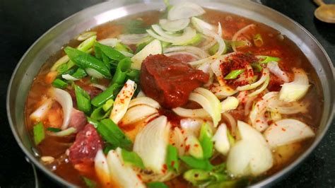 Kimchi stew (Kimchi-jjigae) recipe by Maangchi