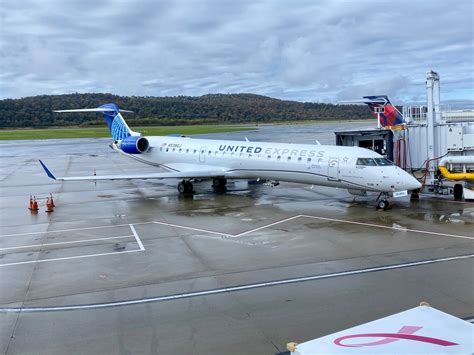 First impressions of United's brand-new CRJ550 regional jet