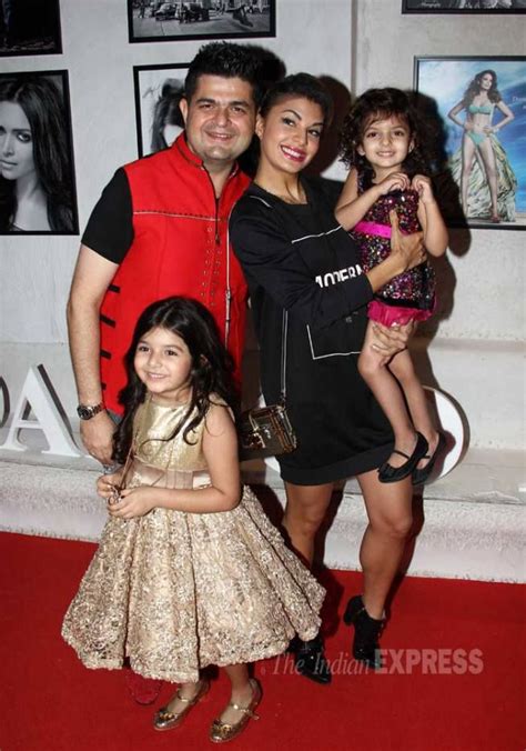 Jacqueline Fernandez posed for a picture with the Daboo Ratnani and his ...