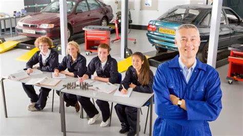 25 Best Auto Mechanic Schools 2022 | Rx Mechanic (2024)