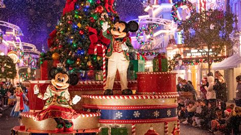 Ultimate guide to Disney World's 'Mickey's Very Merry Christmas Party'