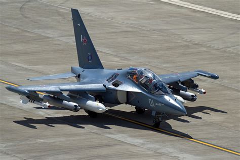 Examining the Yak-130, a Light Attack and Advanced Jet Trainer from Russia.