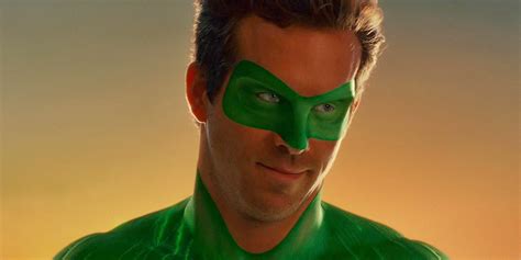 Ryan Reynolds Rags On Green Lantern Movie AGAIN In Commencement Speech