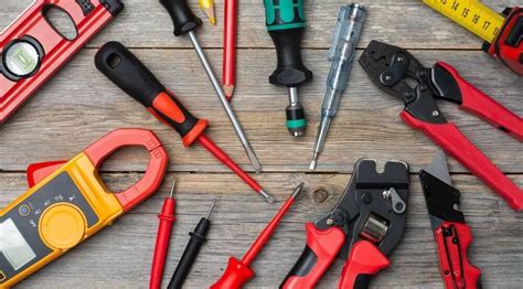 Top 15 Essential Electrician Tools for Pros [2024 List] - Workiz