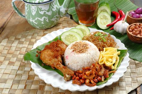 Premium Photo | Nasi uduk Betawi,Coconut flavored steamed rice dish ...