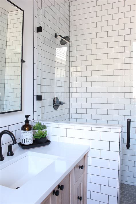 25+ Metro White Tiles Bathroom, Ide Baru!