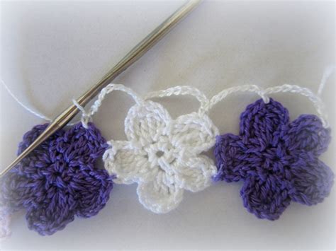 Lacy Crochet: Crochet Flower Bookmark