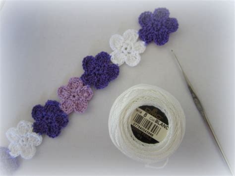 Lacy Crochet: Crochet Flower Bookmark