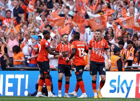 Luton boss' emotional reaction to seeing Tom Lockyer celebrating in ...