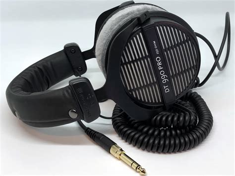 Review: Beyerdynamic DT 770 Pro & DT 990 Pro Over-Ear Headphones | iLounge