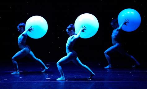 Photos: MOMIX brings a unique blend of performances to New York ...