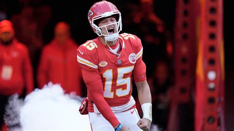 Patrick Mahomes takes heat from NFL fans over ref complaints: 'Beyond ...