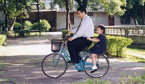 China’s power couple Xi Jinping and Peng Liyuan celebrate 30th wedding ...