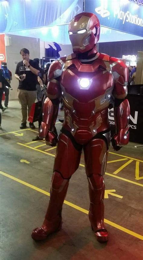 We're marveling at this awesome fan-made Iron Man suit made only with a ...