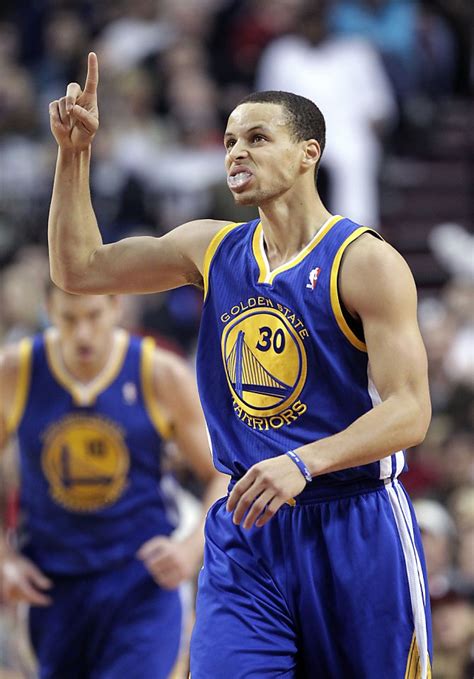 Curry gets record, Warriors get 6th seed