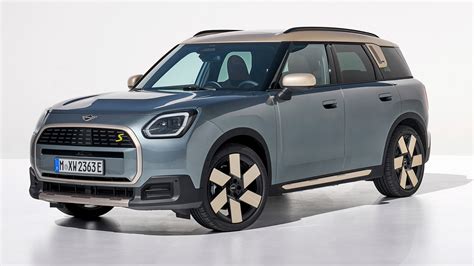 First Look: Is the Bigger 2025 Mini Countryman EV SUV Better?