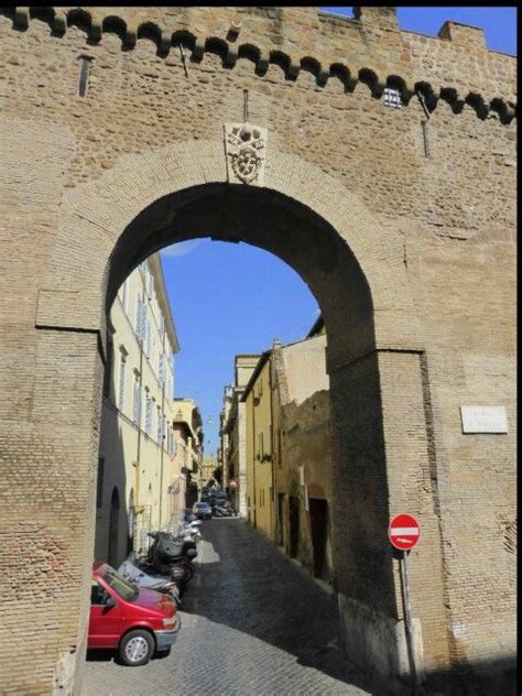 Gate in the Vatican City Wall | Italien