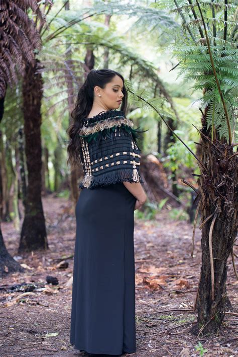 Black & Gold Korowai (shawl) | Fashion, Maori patterns, Maori designs