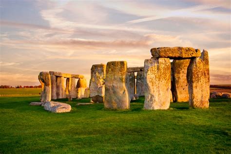 7 Fascinating Facts About Englands Mysterious Stonehenge - Randy Morehall