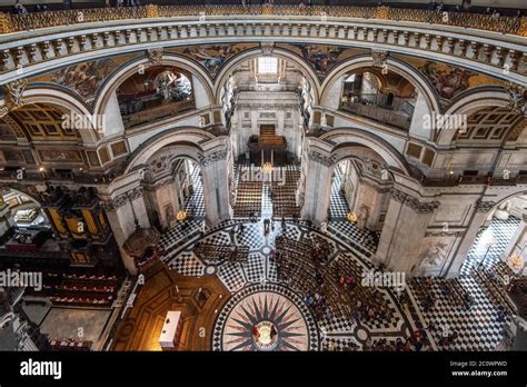 St pauls whispering gallery hi-res stock photography and images - Alamy