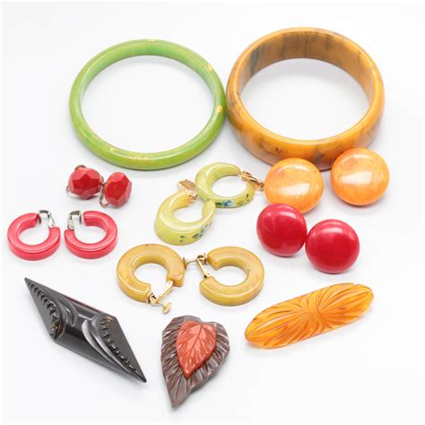 Bakelite and Plastic Jewelry Collection | EBTH