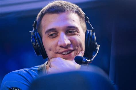 Arteezy hits 11,000 MMR